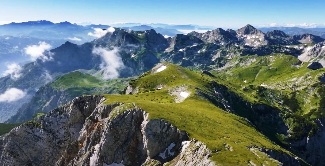 Najviši vrh BiH — Maglić iznad Trnovačkog jezera