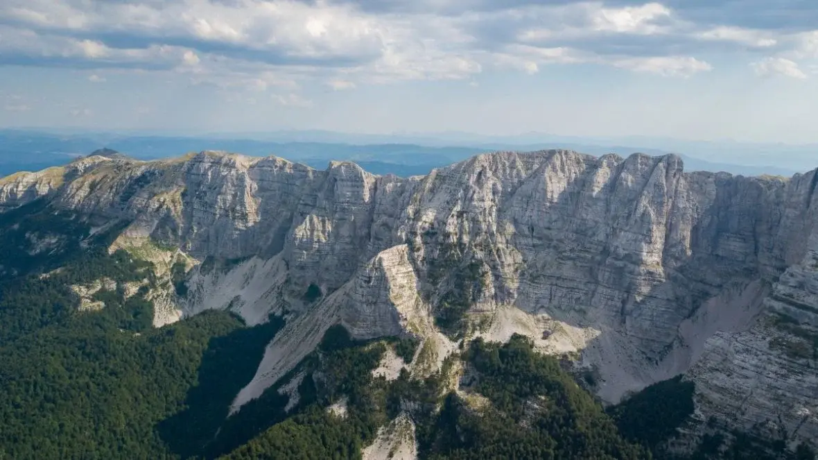 Zeleni pašnjaci Veleža iznad Mostara